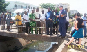 3- le DST de la mairie de Cotonou apprécie les efforts du Japon dans la réalisation de ces collecteurs A et B du marché Saint Michel..