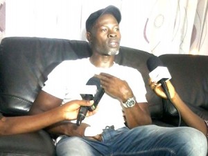 Djimon Hounsou au Salon d’honneur de l’aéroport