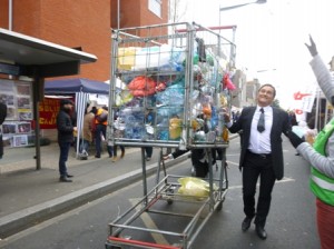 Une manifestation anti plastique dans les rues de    Montreuil