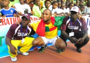 Alexis Klegou au milieu de Magloire Yakpa (à gauche) et Théophile Sègodo